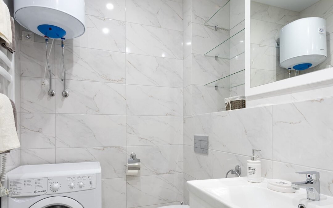 Chauffe-eau installé dans une salle de bains